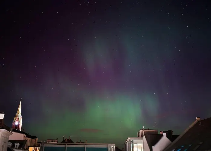 2br With Balconies And Art In Historical Area