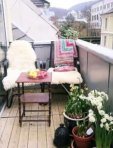 2br With Balconies And Art In Historical Area * Bergen