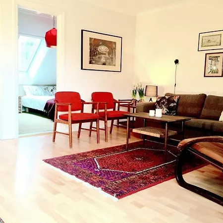 2br With Balconies And Art In Historical Area *