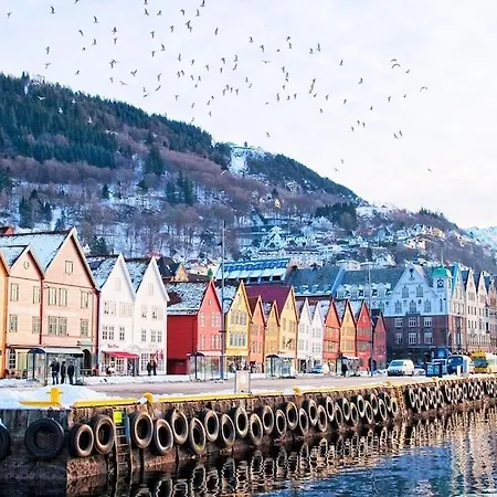 2br With Balconies And Art In Historical Area ベルゲン