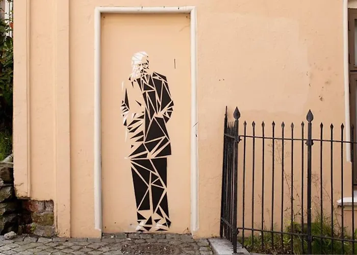 2br With Balconies And Art In Historical Area Appartamento Bergen