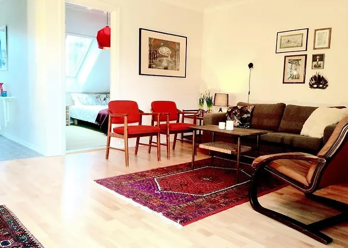 2br With Balconies And Art In Historical Area *