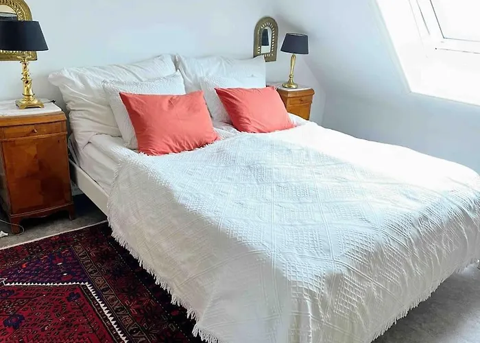 2br With Balconies And Art In Historical Area Bergen