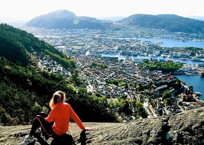 2br With Balconies And Art In Historical Area Apartament Bergen