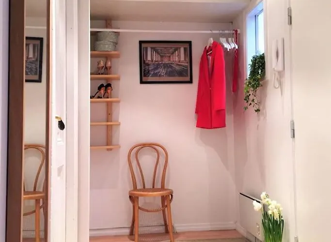 2br With Balconies And Art In Historical Area Appartamento Bergen