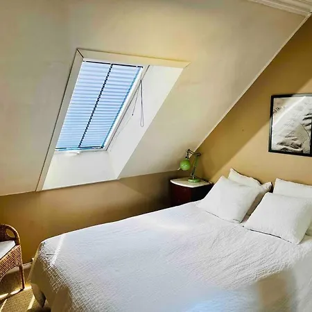 2br With Balconies And Art In Historical Area Appartement Bergen