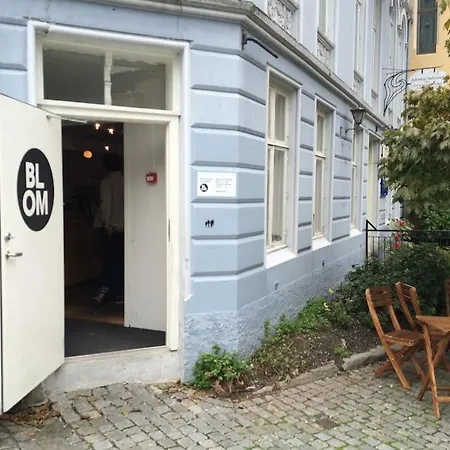 2br With Balconies And Art In Historical Area *