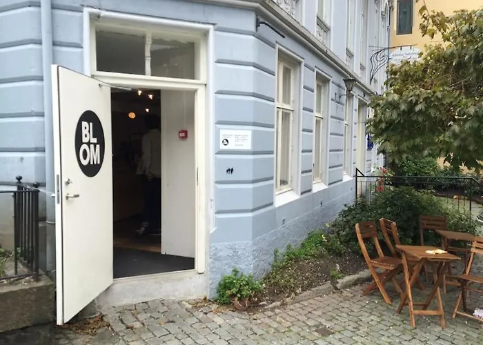 2br With Balconies And Art In Historical Area *