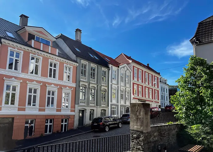 2br With Balconies And Art In Historical Area 아파트 *